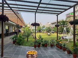 Hotel Crown Himalayas