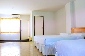 Sichang Shine Khao Resort