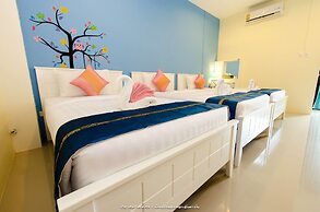 Petch Ranong at Town