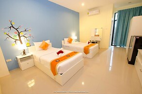 Petch Ranong at Town