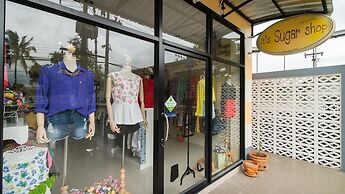 Petch Ranong at Town