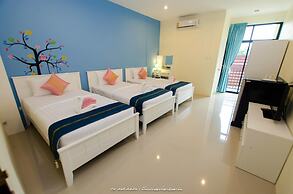 Petch Ranong at Town