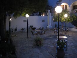 Travlos Studios