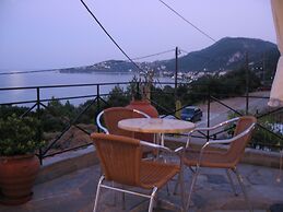 Travlos Studios