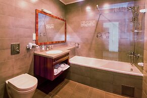 Twin Apart Hotel