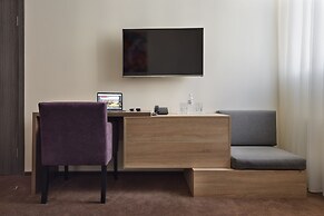 Twin Apart Hotel