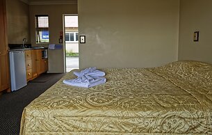 Lantern Court Motel