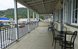 Lantern Court Motel