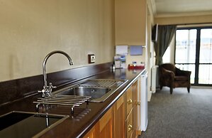 Lantern Court Motel