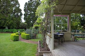 Tairoa Lodge & Cottage