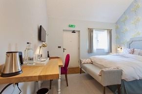 The Inn West End