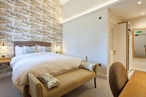 The Inn West End