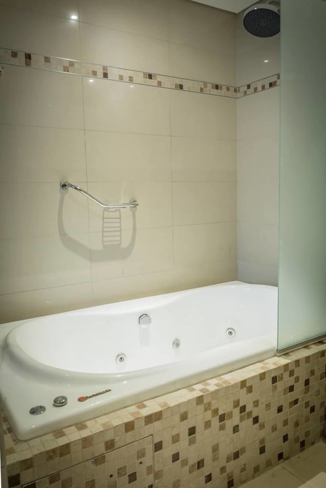 Howard Johnson by Wyndham Neuquen