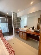 Calypso Beach & Dive Resort