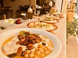 Al Yakhour Hostel