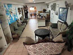 Al Yakhour Hostel