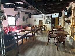 Al Yakhour Hostel