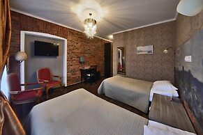 Hotel 1913 Year