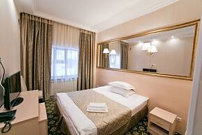 Aruna Hotel