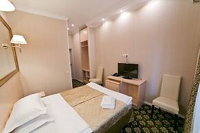 Aruna Hotel