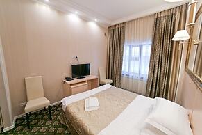 Aruna Hotel