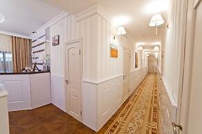 Aruna Hotel