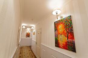 Aruna Hotel