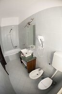 Ascot Hotel