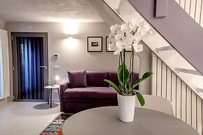 Uve Rooms & Wine Bar
