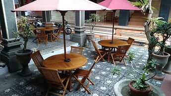 Agus Beach Inn