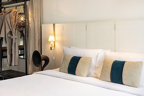 Hotel Ping Silhouette