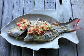 PP Red Tuna Hut