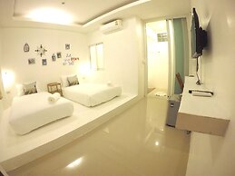 At We Patong hostel