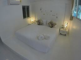 At We Patong hostel