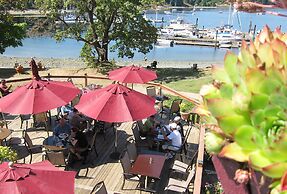Heriot Bay Inn
