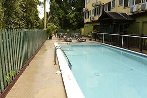 Pineapple Court Hotel