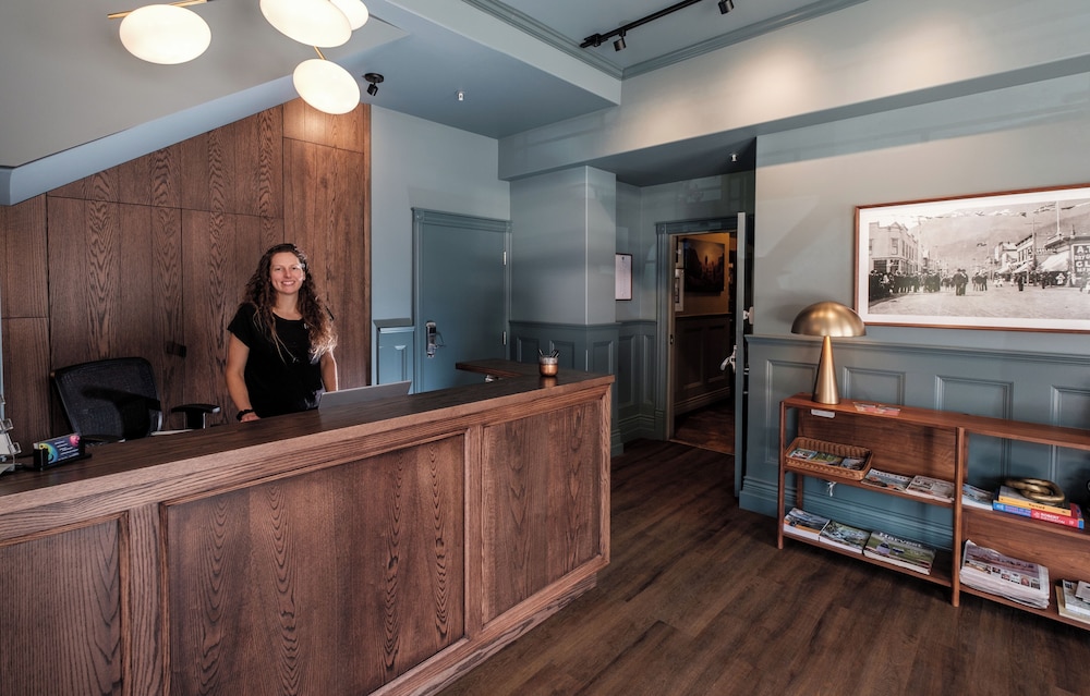 Kaslo Hotel