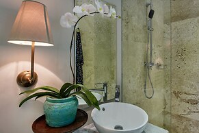 Room & Vespa 3