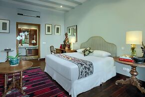 Room & Vespa 3