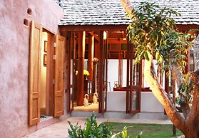 Hotel Des Artists Rose of Pai