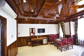 San San Hotel