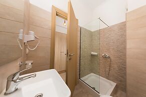 Lefkimi Hotel