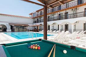 Lefkimi Hotel