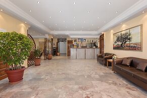 Lefkimi Hotel