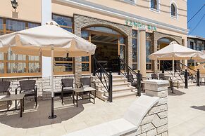 Lefkimi Hotel