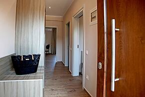 Apollo Apartments & Studios