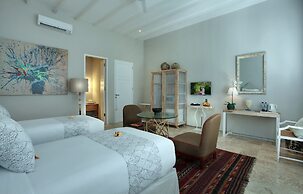 Room & Vespa 4