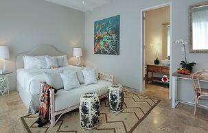 Room & Vespa 4