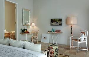 Room & Vespa 4