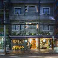 Collection O Jasaen Stylish Unique Hotel